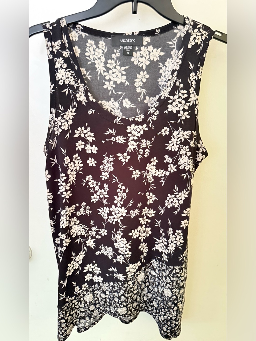 Karen Kane Black Floral Scoop Neck Sleeveless Tank